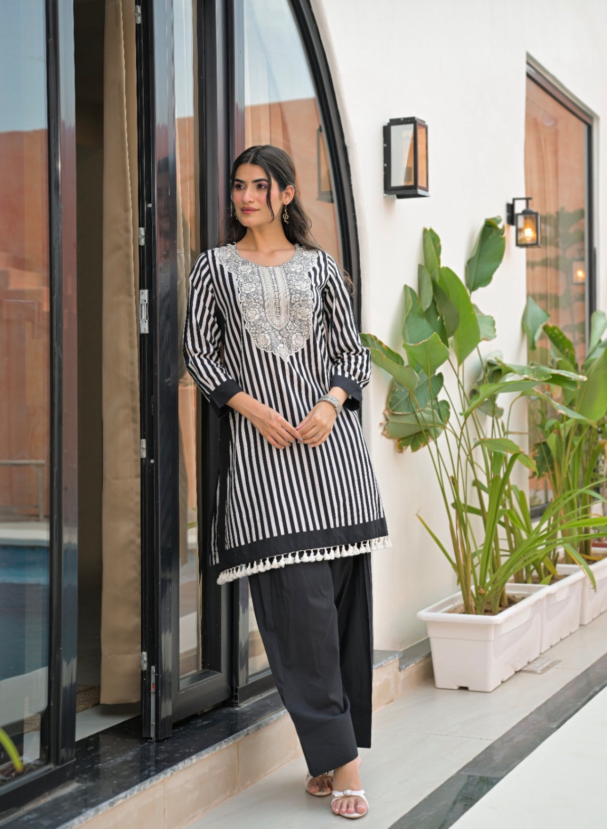 Lineal grace monochrome maven farshi set