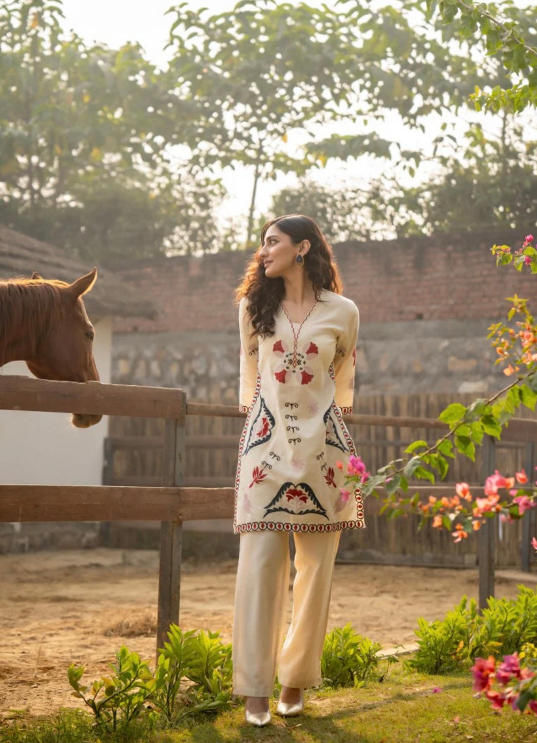 ELEGANT CREAM EMBROIDERED COTTON KURTA SET