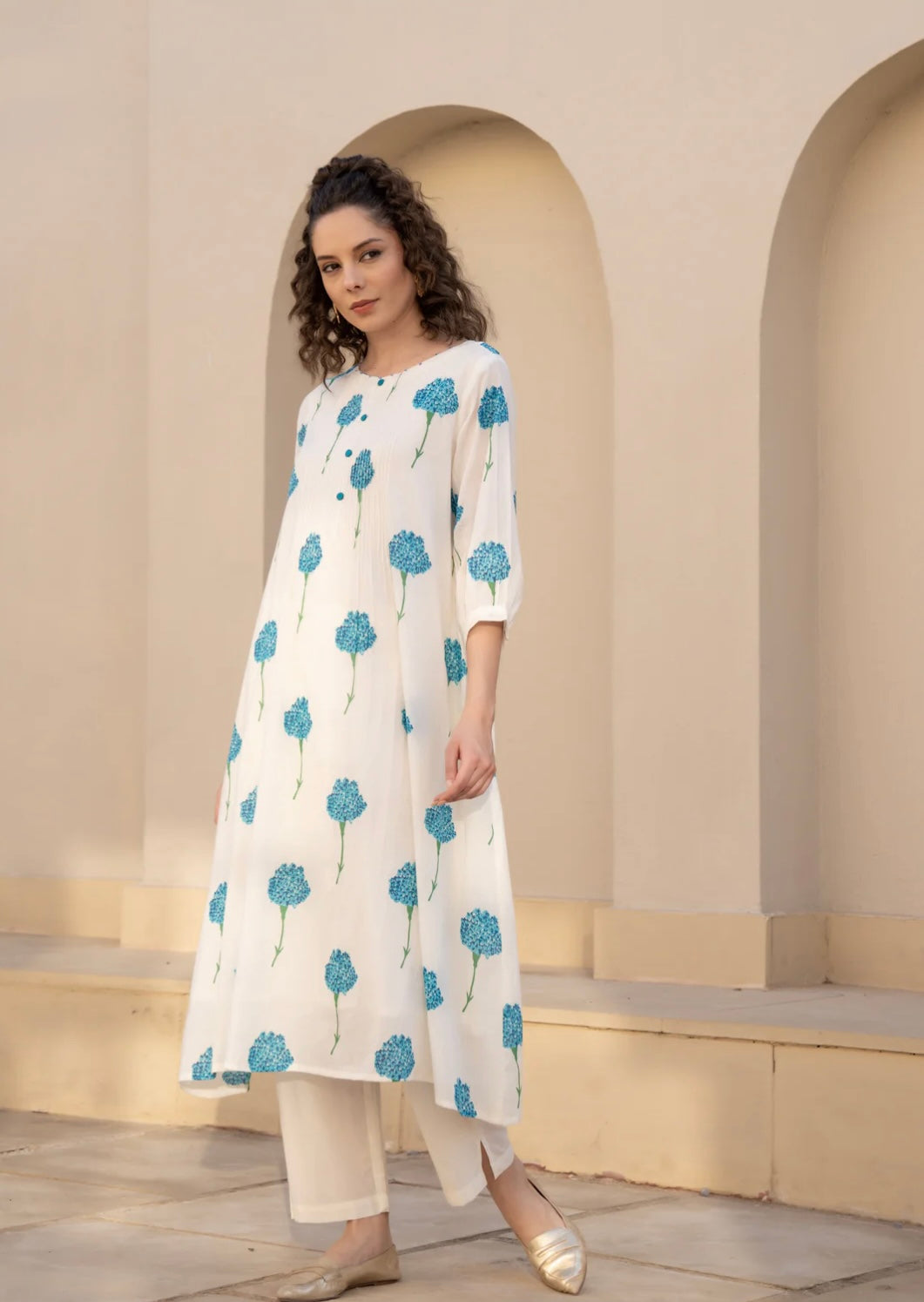 WHITE & BLUE FLORAL PRINTED COTTON CO-ORDS SET FOR WOMEN ELEGANT STRAIGHT KURTA WITH PANTS