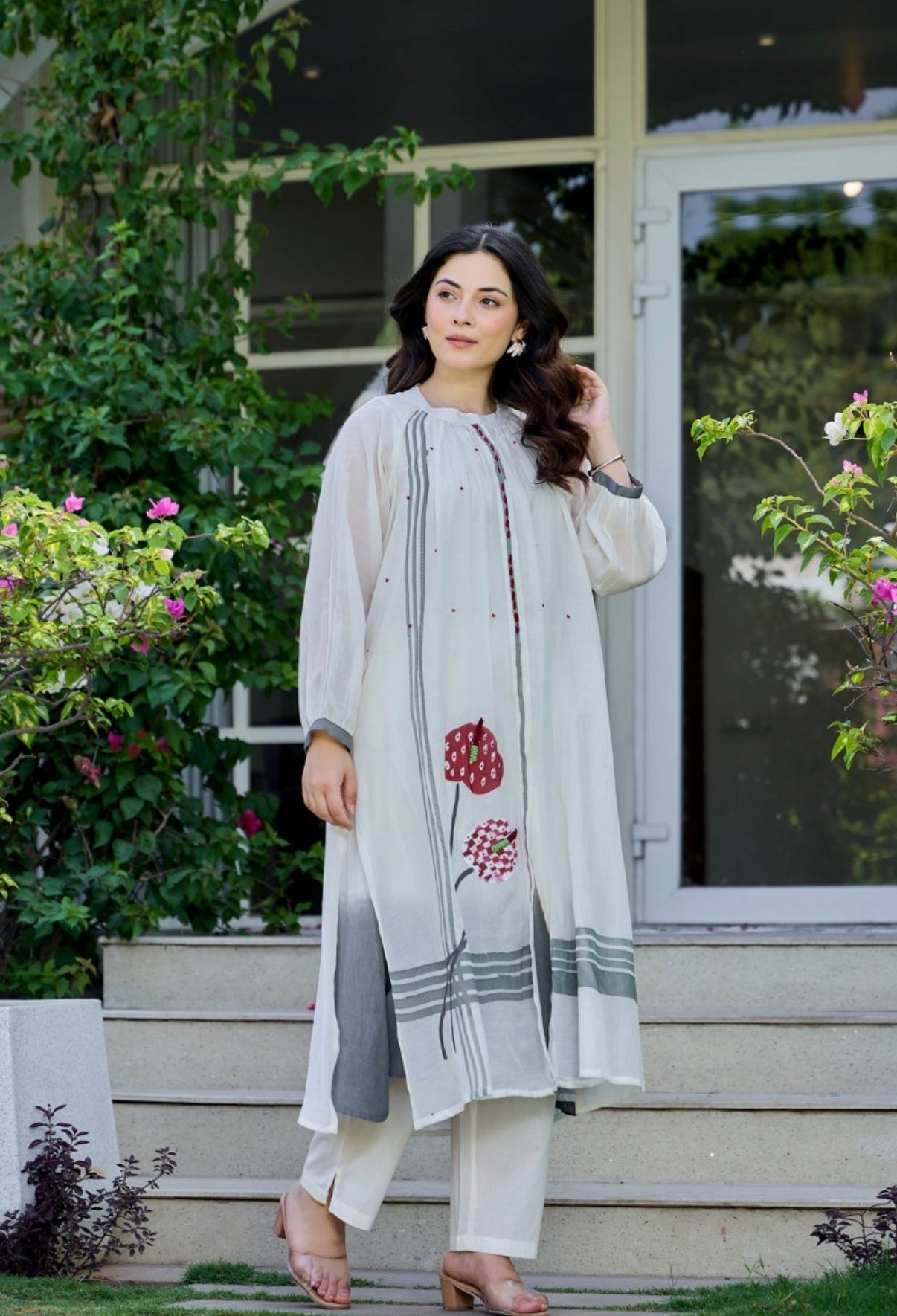 Elegant Off-White Bloom Mul Cotton Kurta Set