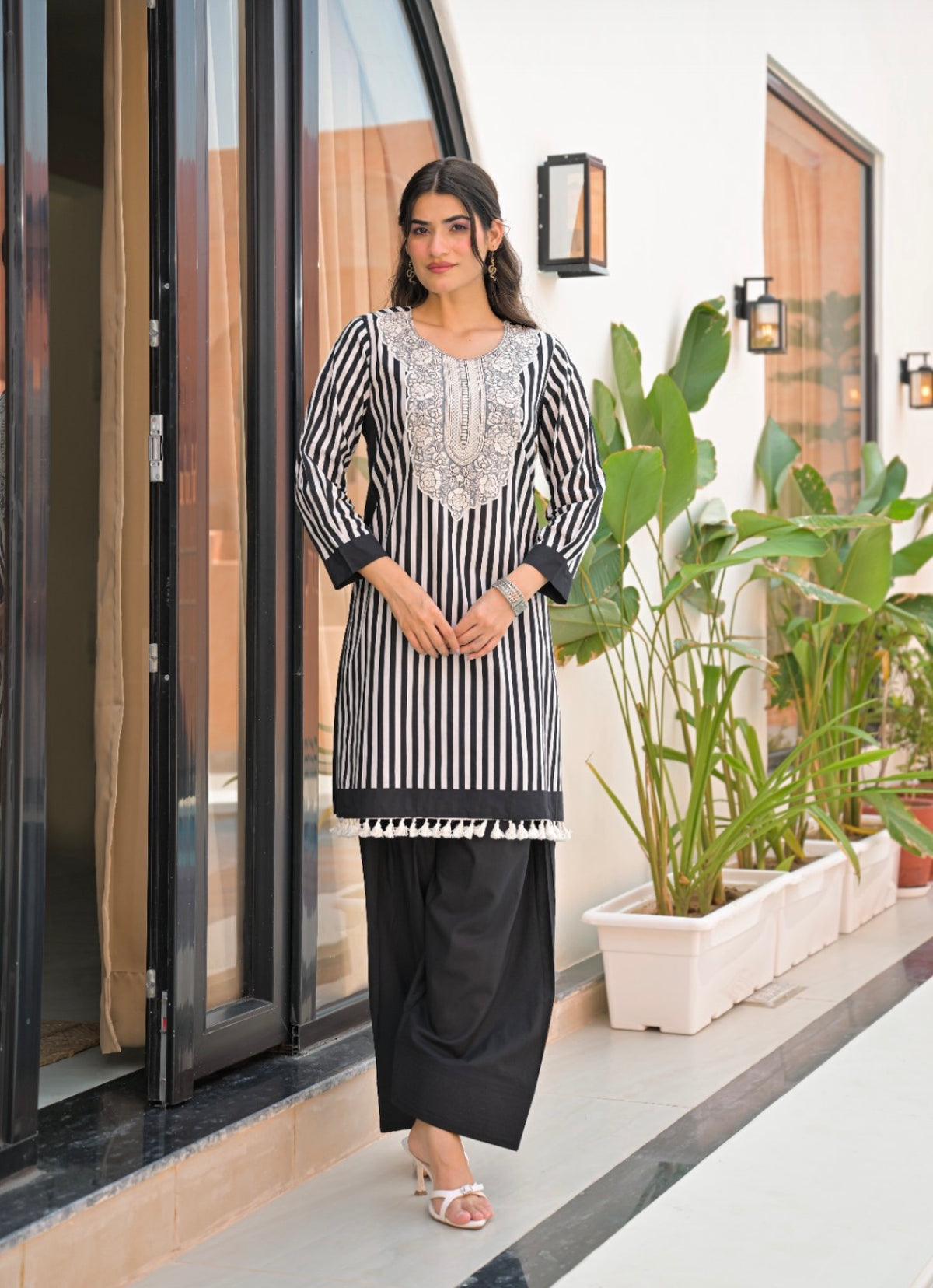 Lineal grace monochrome maven farshi set