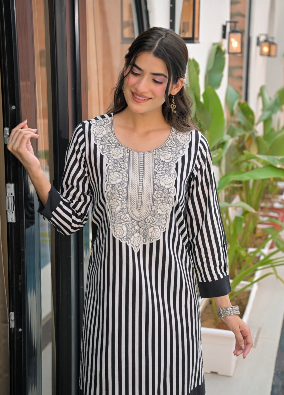 Lineal grace monochrome maven farshi set