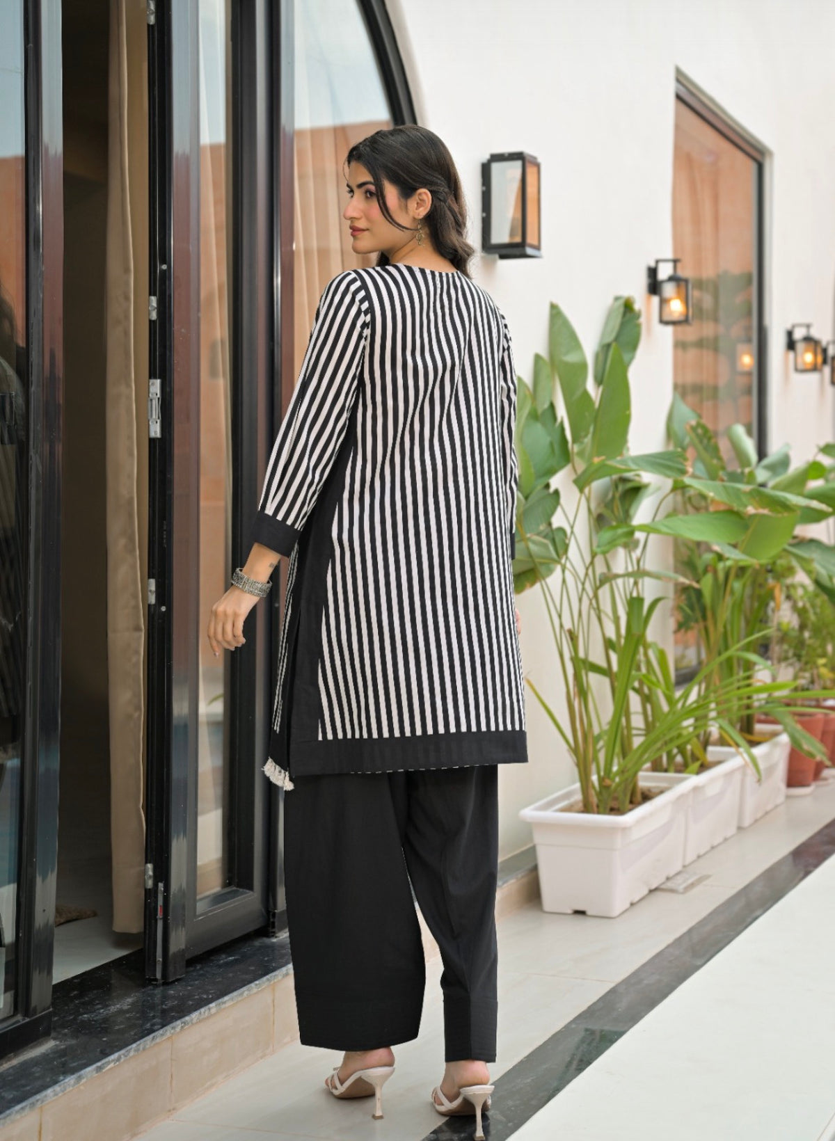 Lineal grace monochrome maven farshi set