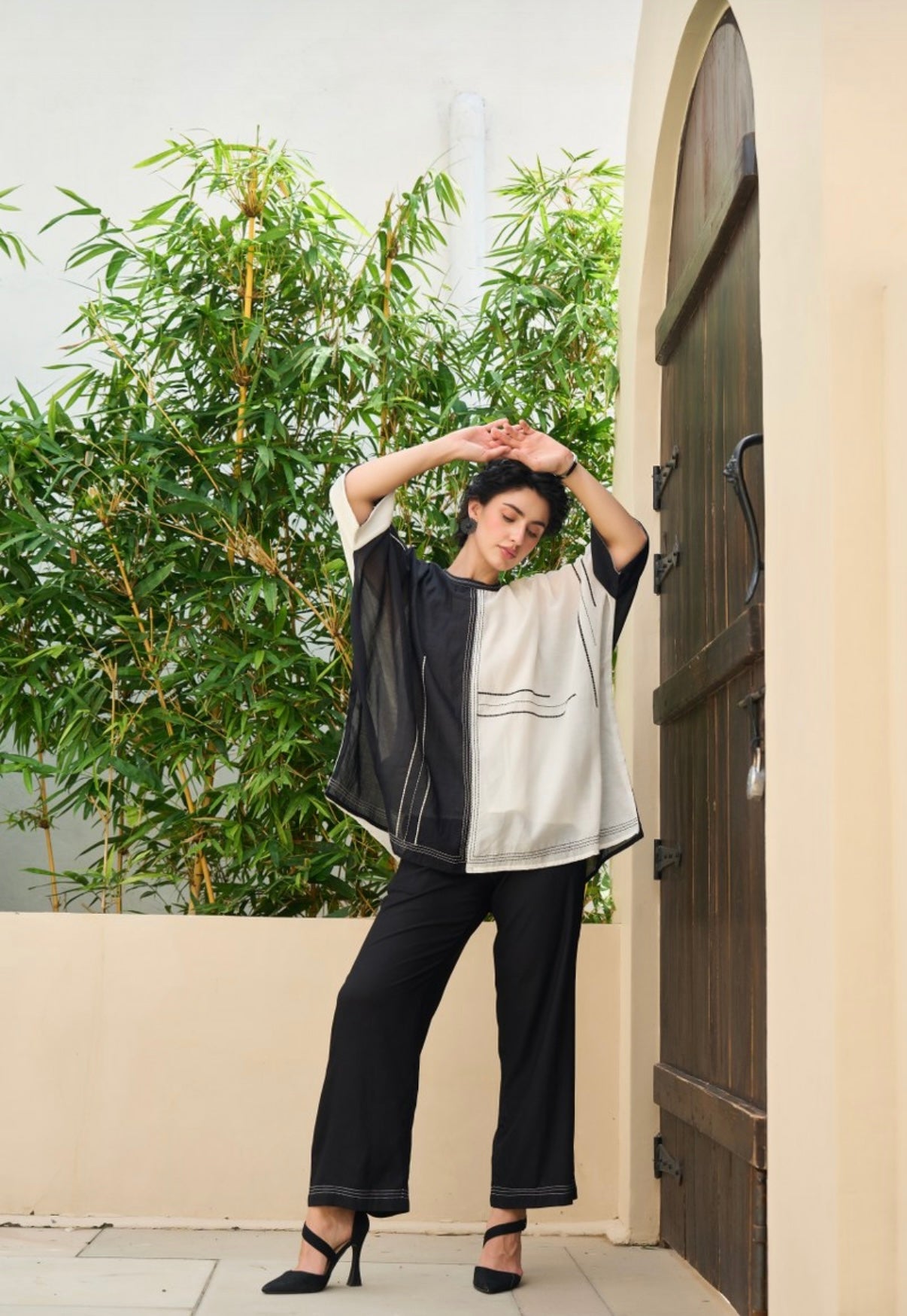 Yin & Yang Contemporary Set